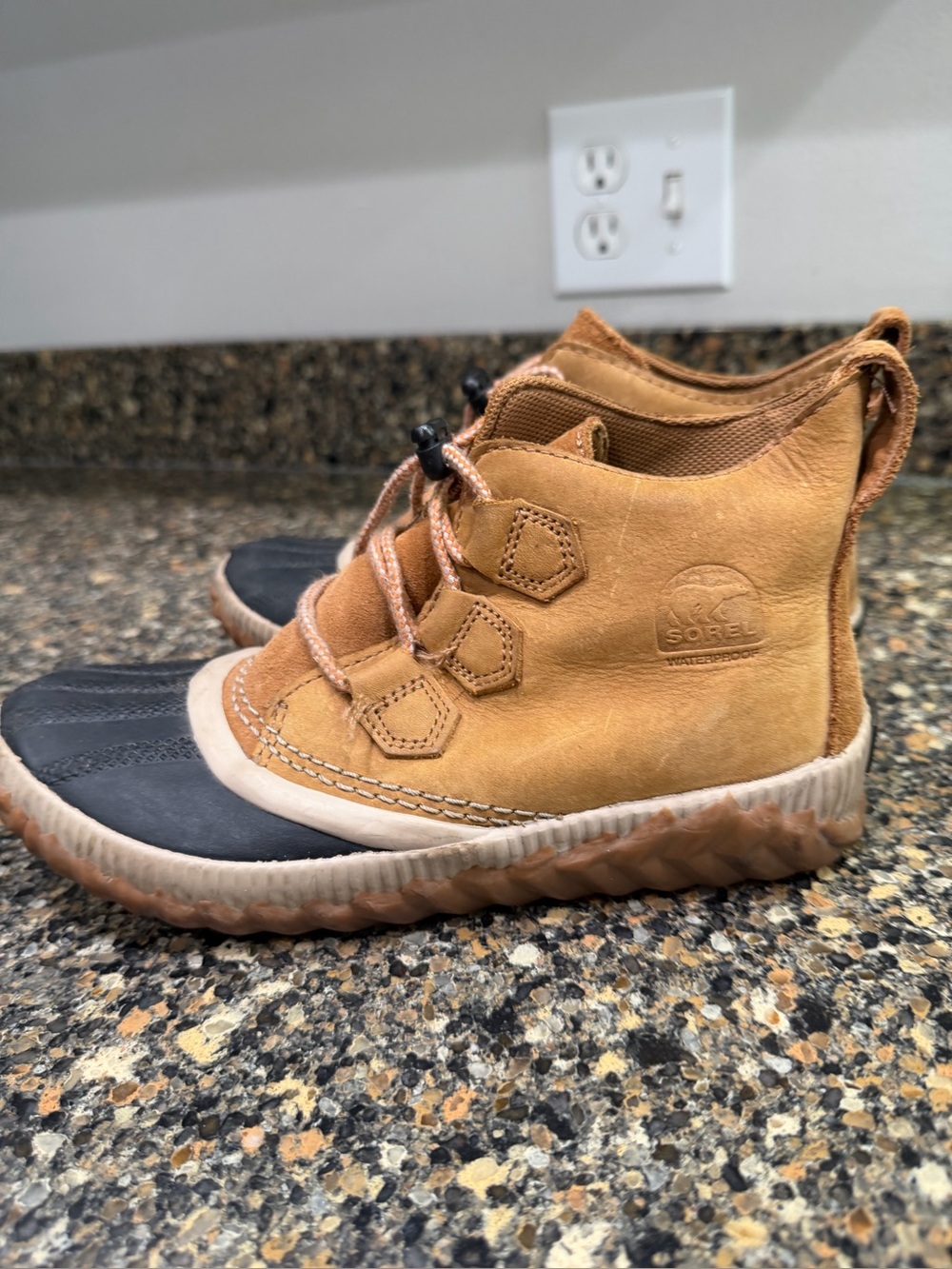 Sorel Two-Tone Brown and Black Duck Boots size 4